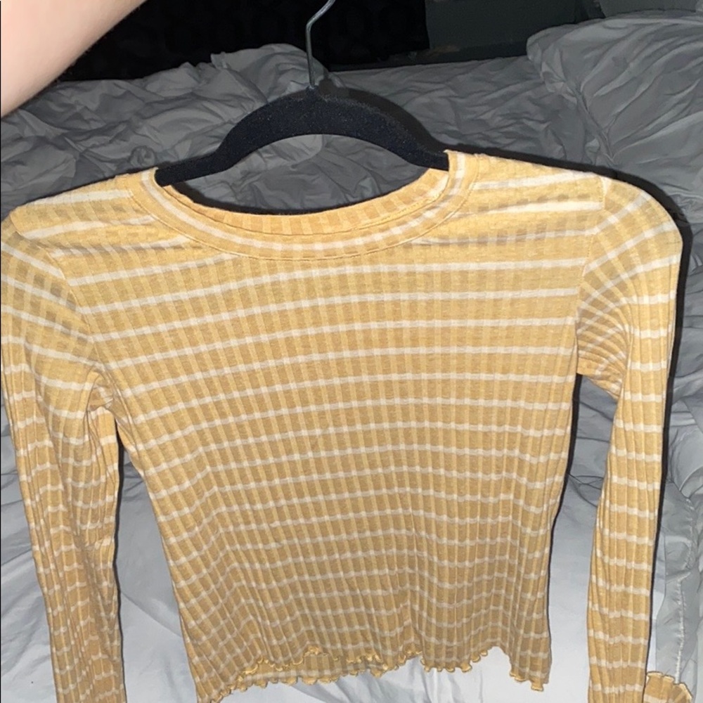 American eagle top 💛